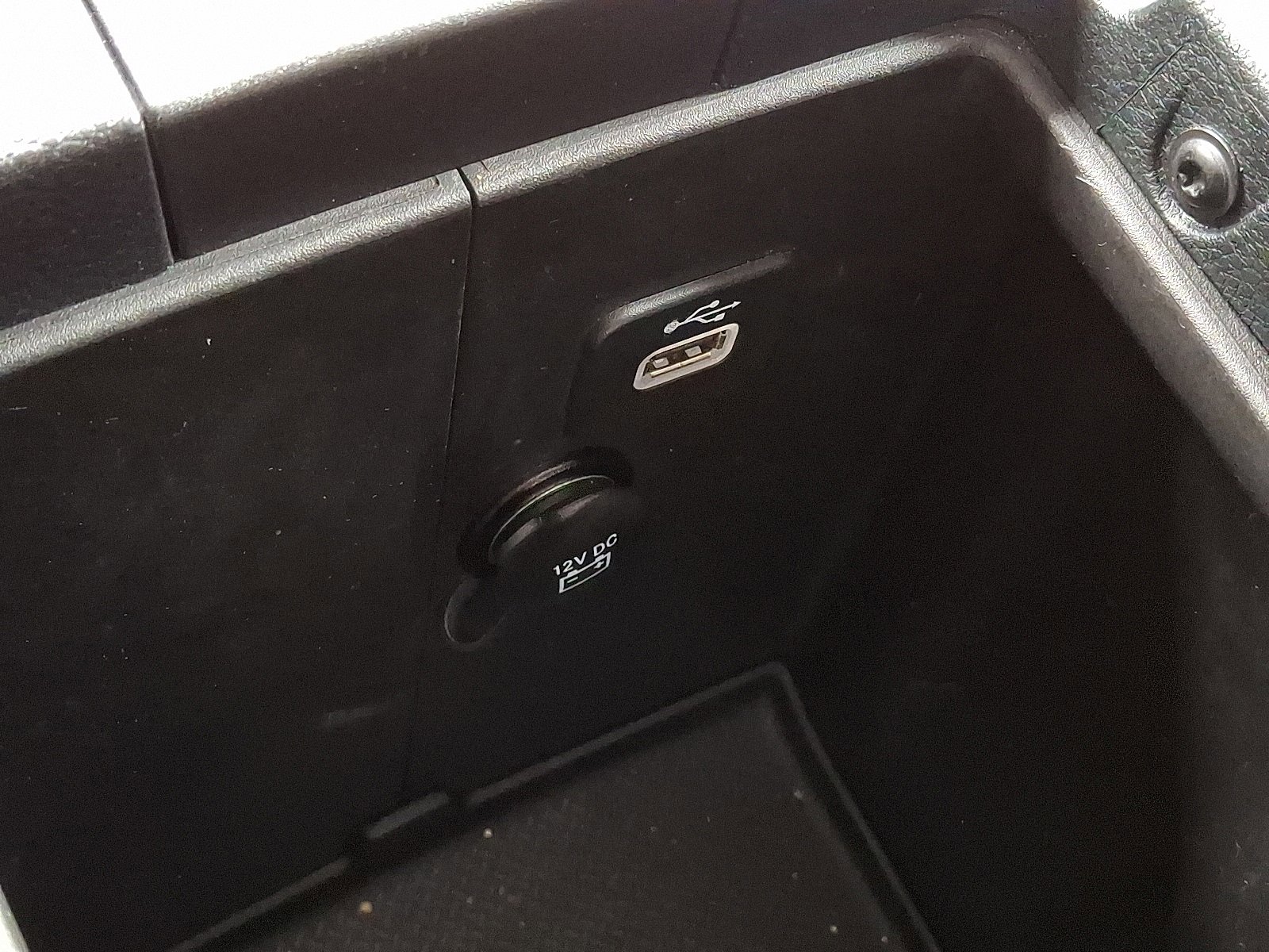 Used 2018 Jeep Wrangler Unlimited Sahara w/ Connectivity Group image 24