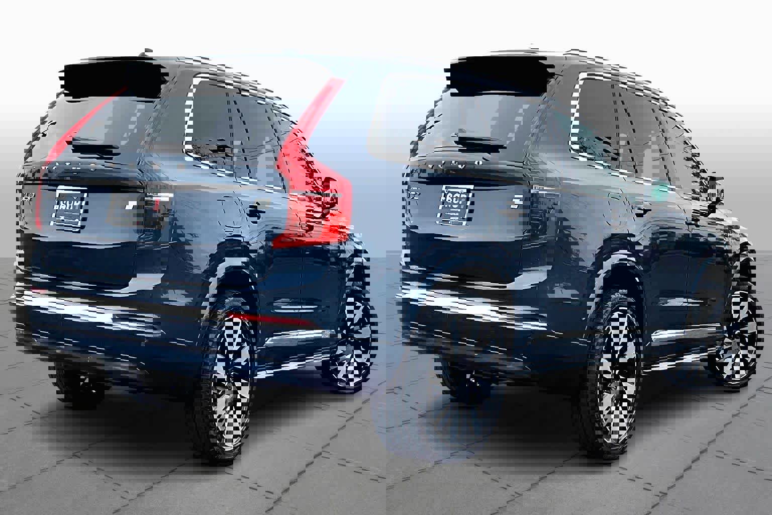 Used 2023 Volvo XC90 T8 Ultimate image 13