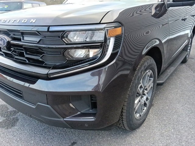 New 2026 Ford Expedition Active image 9