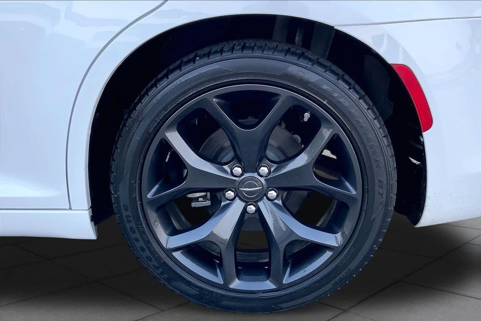 Used 2023 Chrysler 300 S w/ Comfort Group RWD image 11