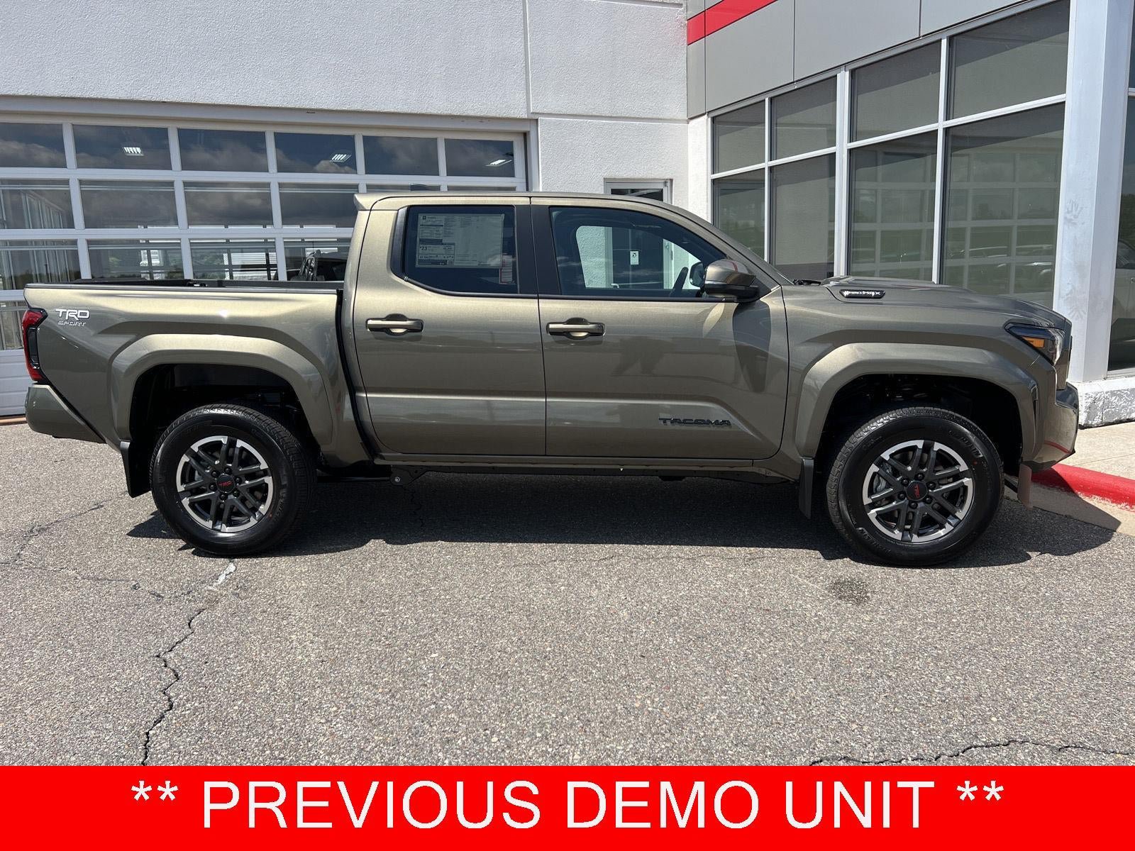 Used 2026 Toyota Tacoma TRD Sport w/ TRD Sport Upgrade Package AWD/4WD image 1