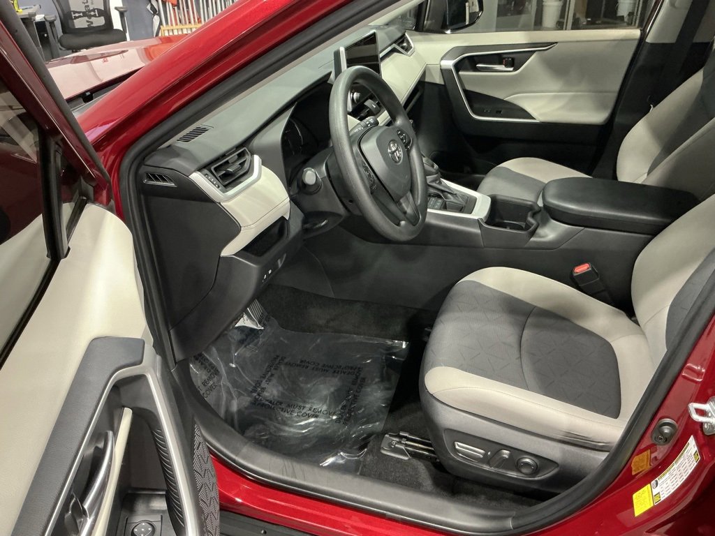 Used 2024 Toyota RAV4 XLE image 3
