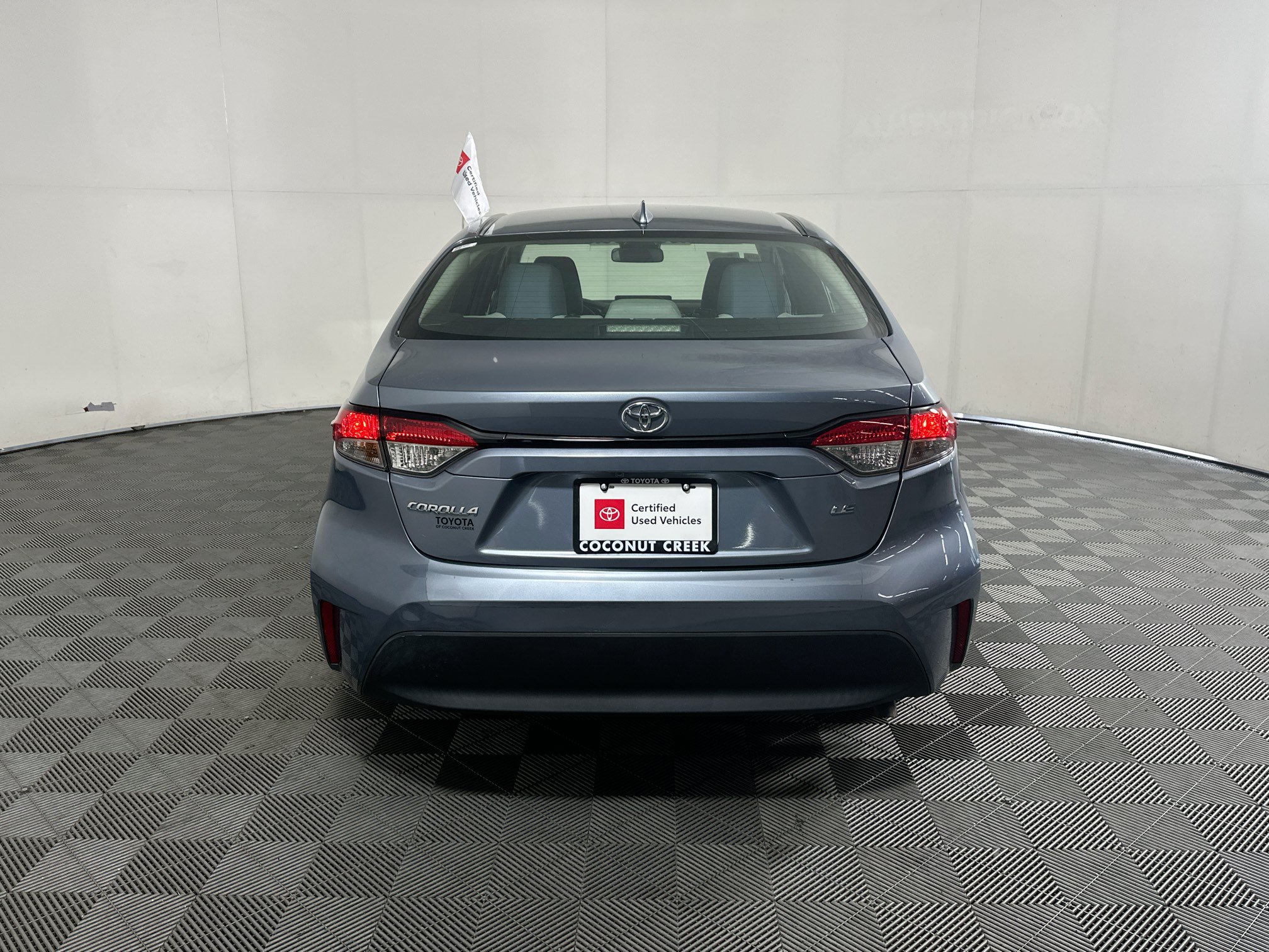 Used 2023 Toyota Corolla LE FWD image 4