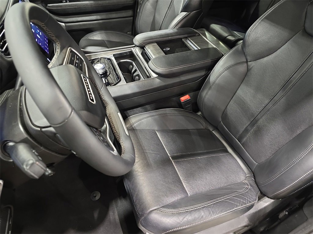 Used 2024 Jeep Wagoneer L Series II w/ Flexible Seating Group image 16