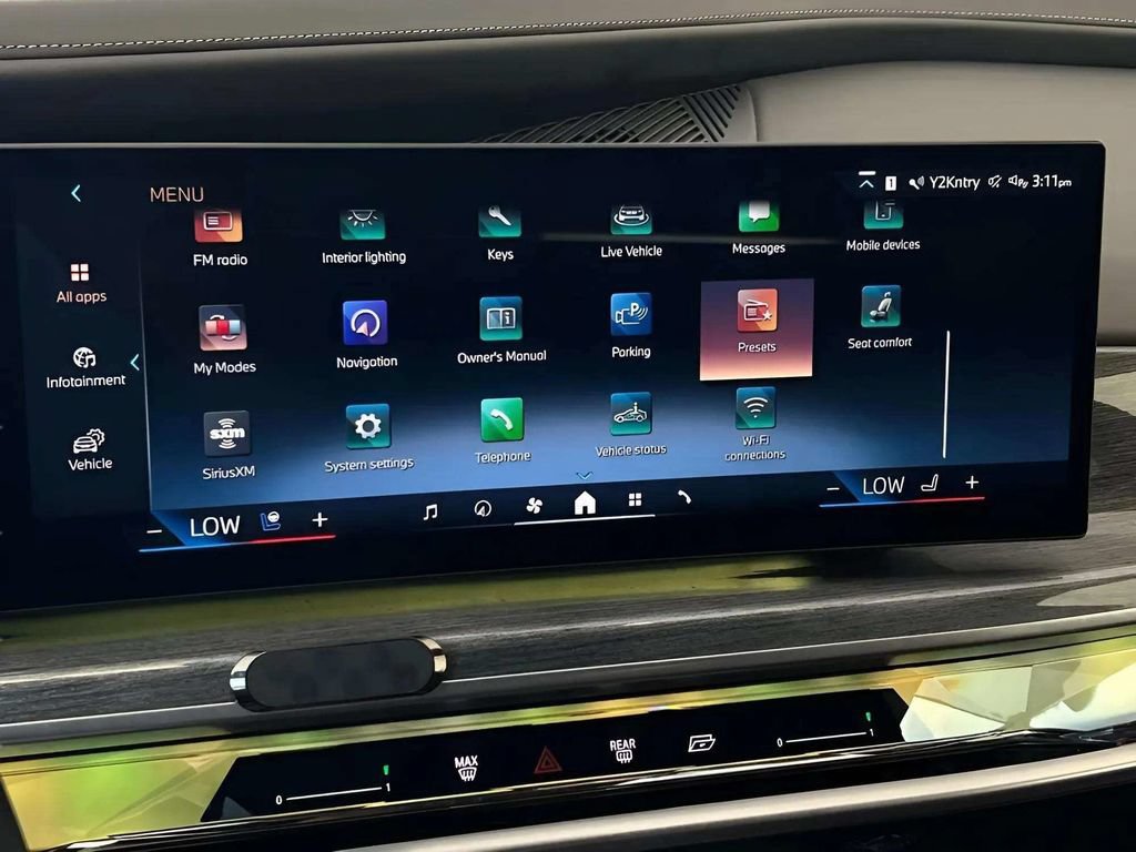 Used 2023 BMW 740i w/ Parking Assistance Package RWD image 22