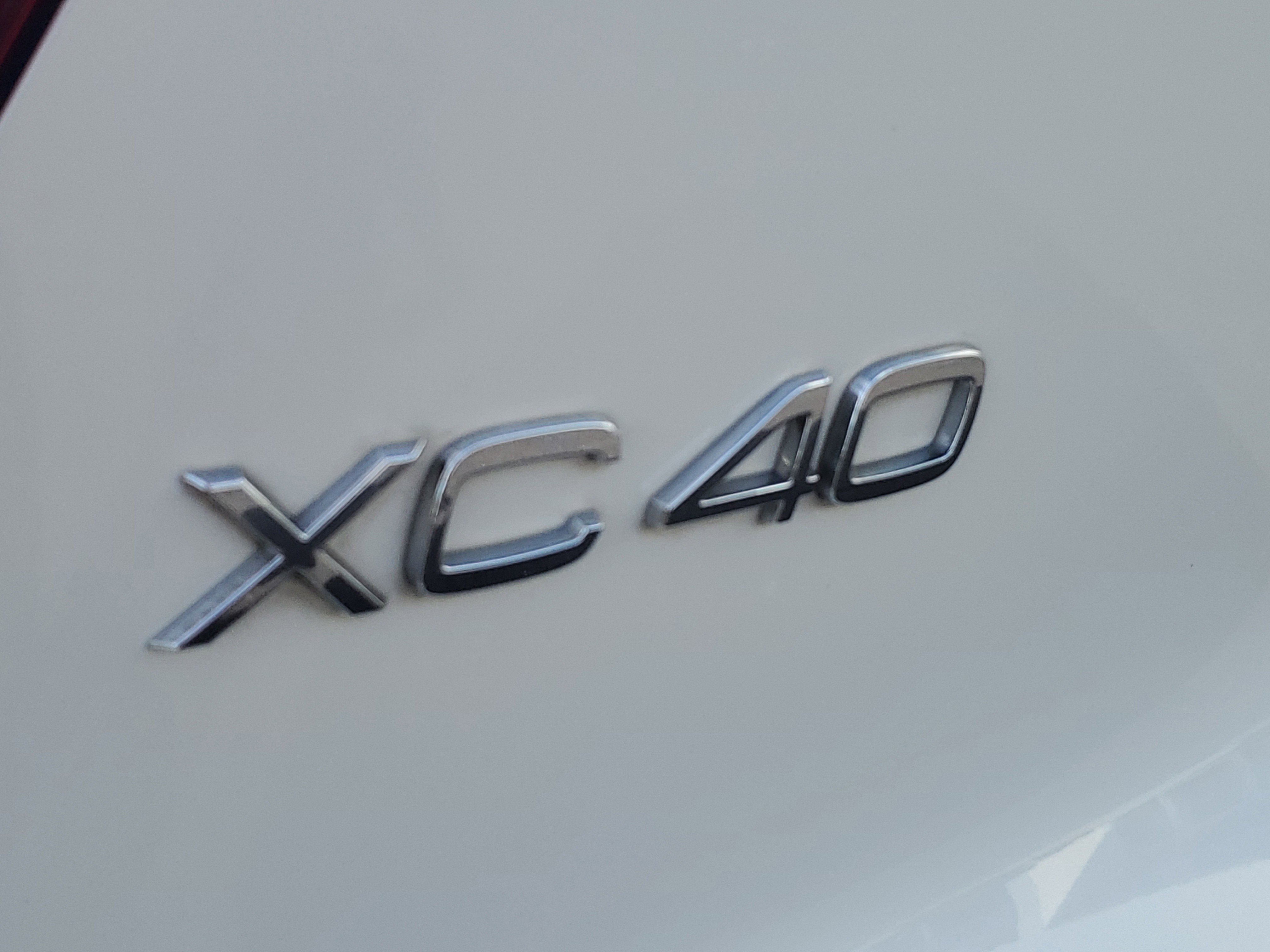 Used 2019 Volvo XC40 T5 Inscription image 5