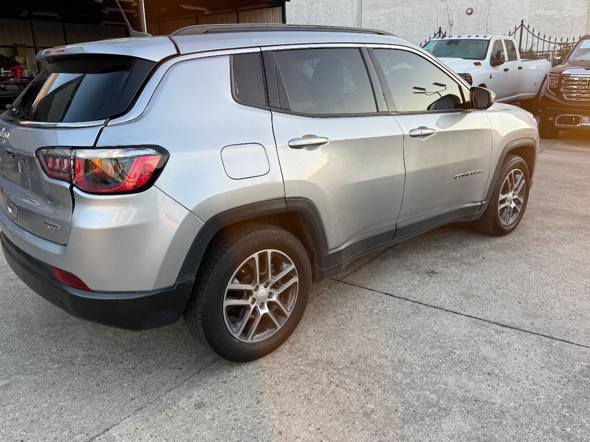 Used 2019 Jeep Compass Latitude FWD image 4