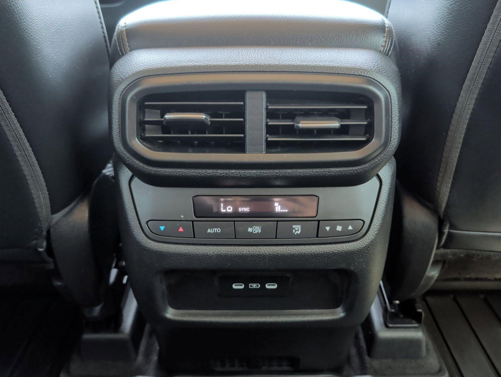Used 2024 Honda Pilot Touring image 25