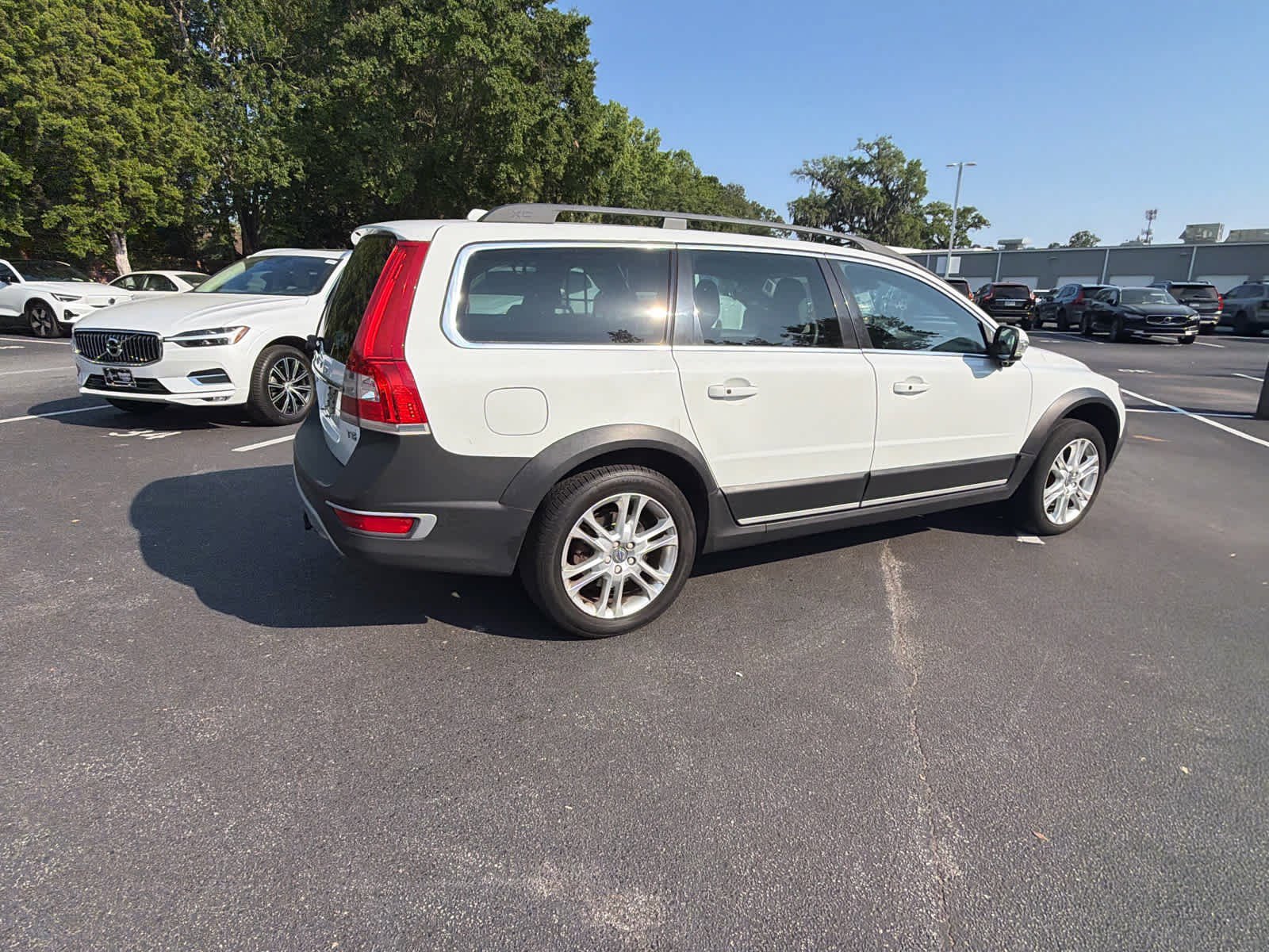 Used 2016 Volvo XC70 T5 Platinum w/ Protection Package FWD image 15