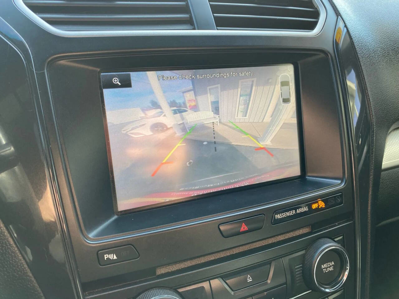 Used 2016 Ford Explorer XLT w/ Equipment Group 202A image 18