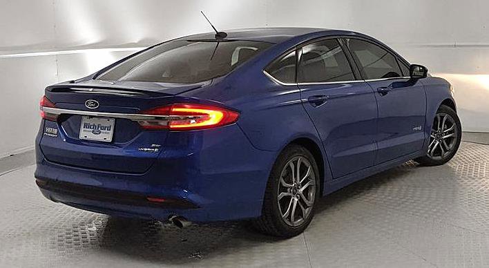 Used 2017 Ford Fusion SE w/ Equipment Group 601A image 3