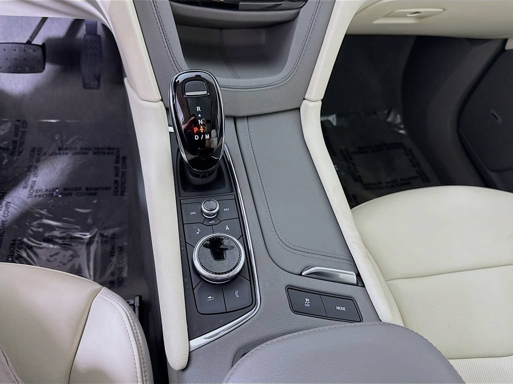 Used 2025 Cadillac XT6 Premium Luxury w/ LPO, Floor Liner Package AWD/4WD image 10