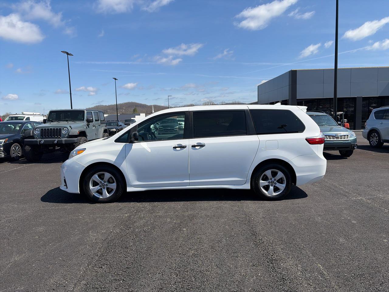 Used 2019 Toyota Sienna L FWD image 6