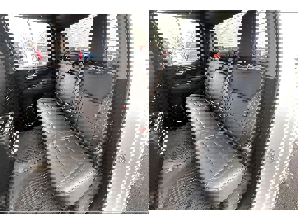 Used 2025 Chevrolet Silverado 1500 LTZ image 27