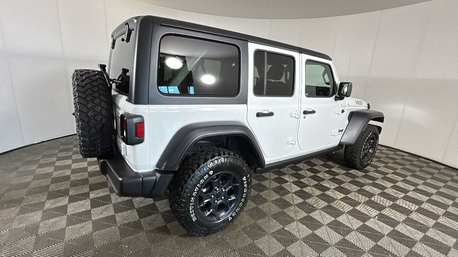 Used 2023 Jeep Wrangler Unlimited w/ Cold Weather Group AWD/4WD image 3