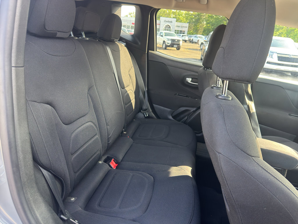 Used 2020 Jeep Renegade Latitude FWD image 18