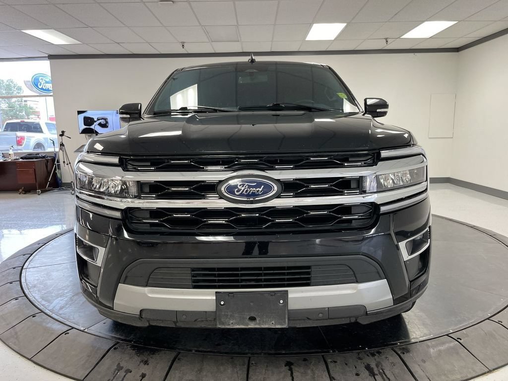 Used 2024 Ford Expedition Max Limited AWD/4WD image 3