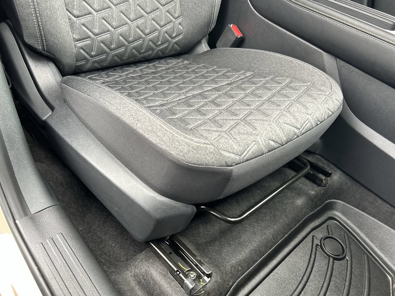 Used 2025 Nissan Kicks SV w/ Charging Package AWD/4WD image 14