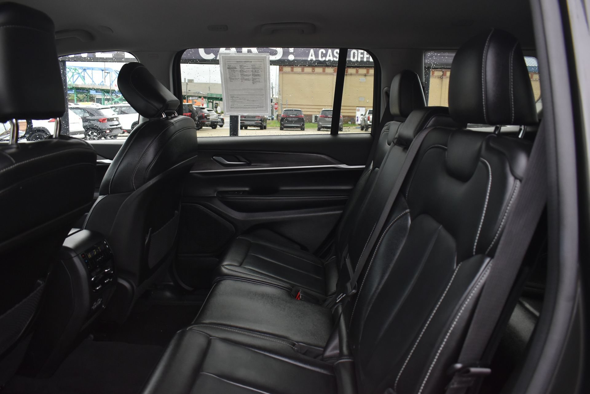 Used 2023 Jeep Grand Cherokee L Limited AWD/4WD image 17