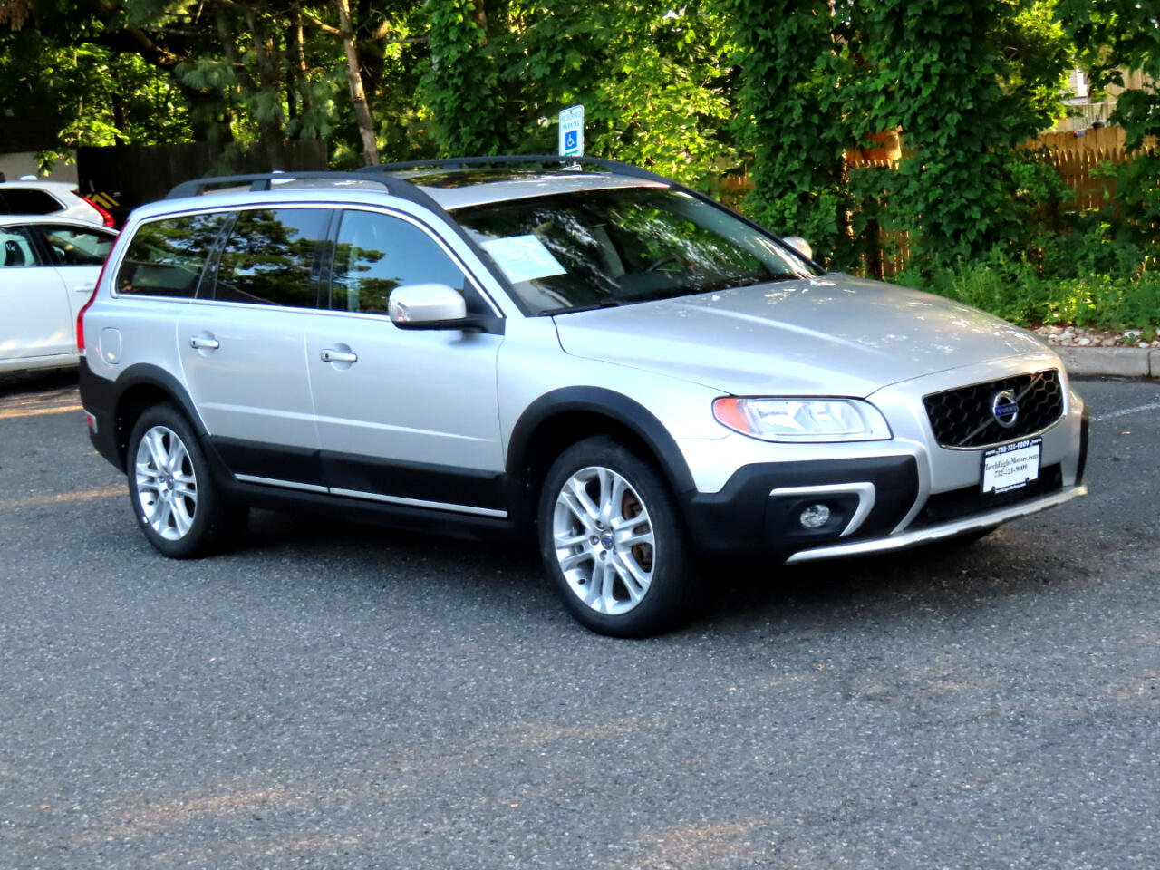 Used 2016 Volvo XC70 T5 Premier w/ Proximity Package image 6