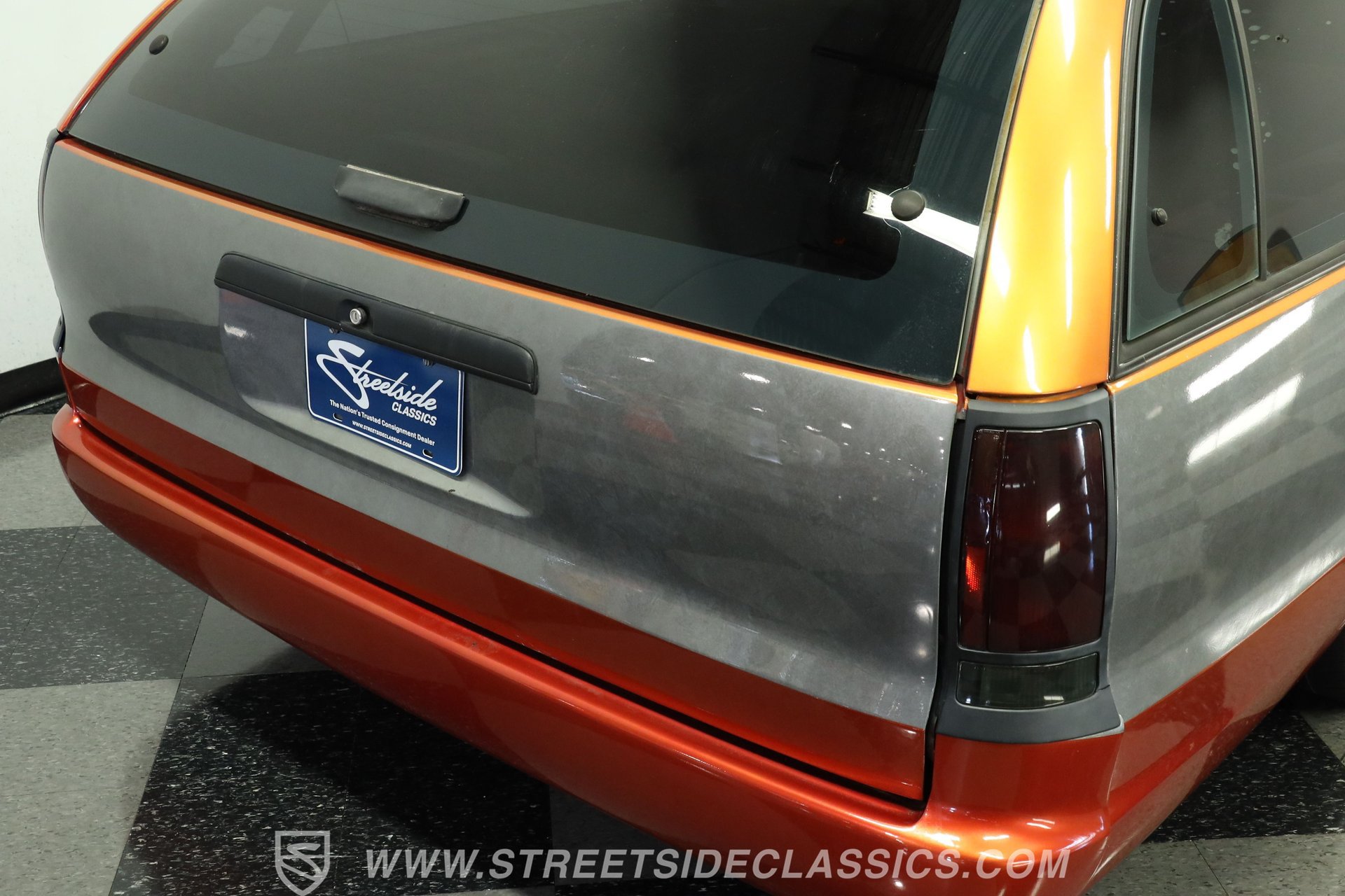 Used 1992 Oldsmobile Custom Cruiser RWD image 25