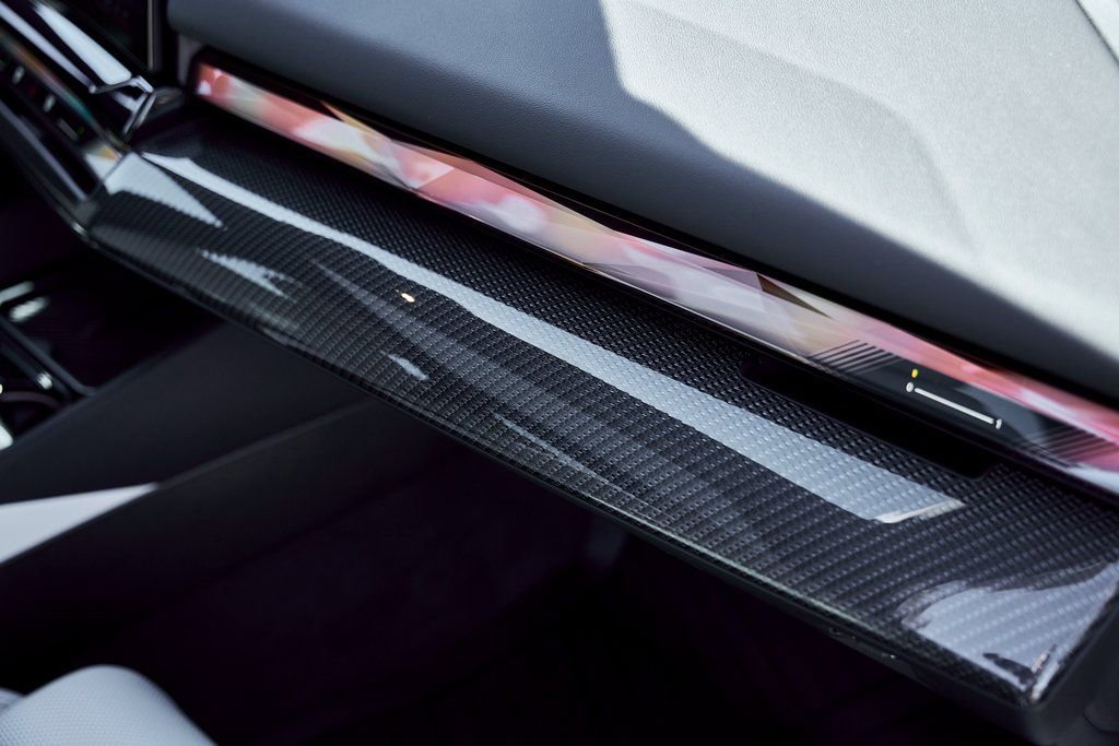 Used 2026 BMW 550e xDrive image 39