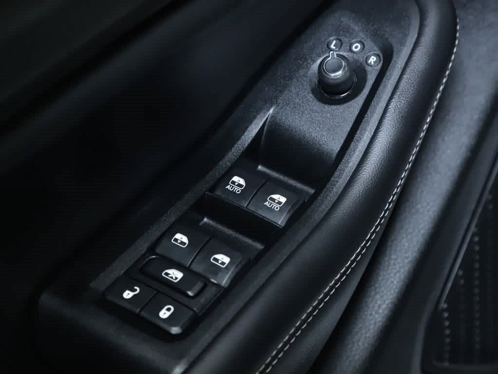 Used 2023 Jeep Grand Cherokee Laredo AWD/4WD image 16