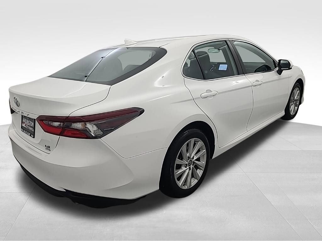 Used 2021 Toyota Camry LE image 5