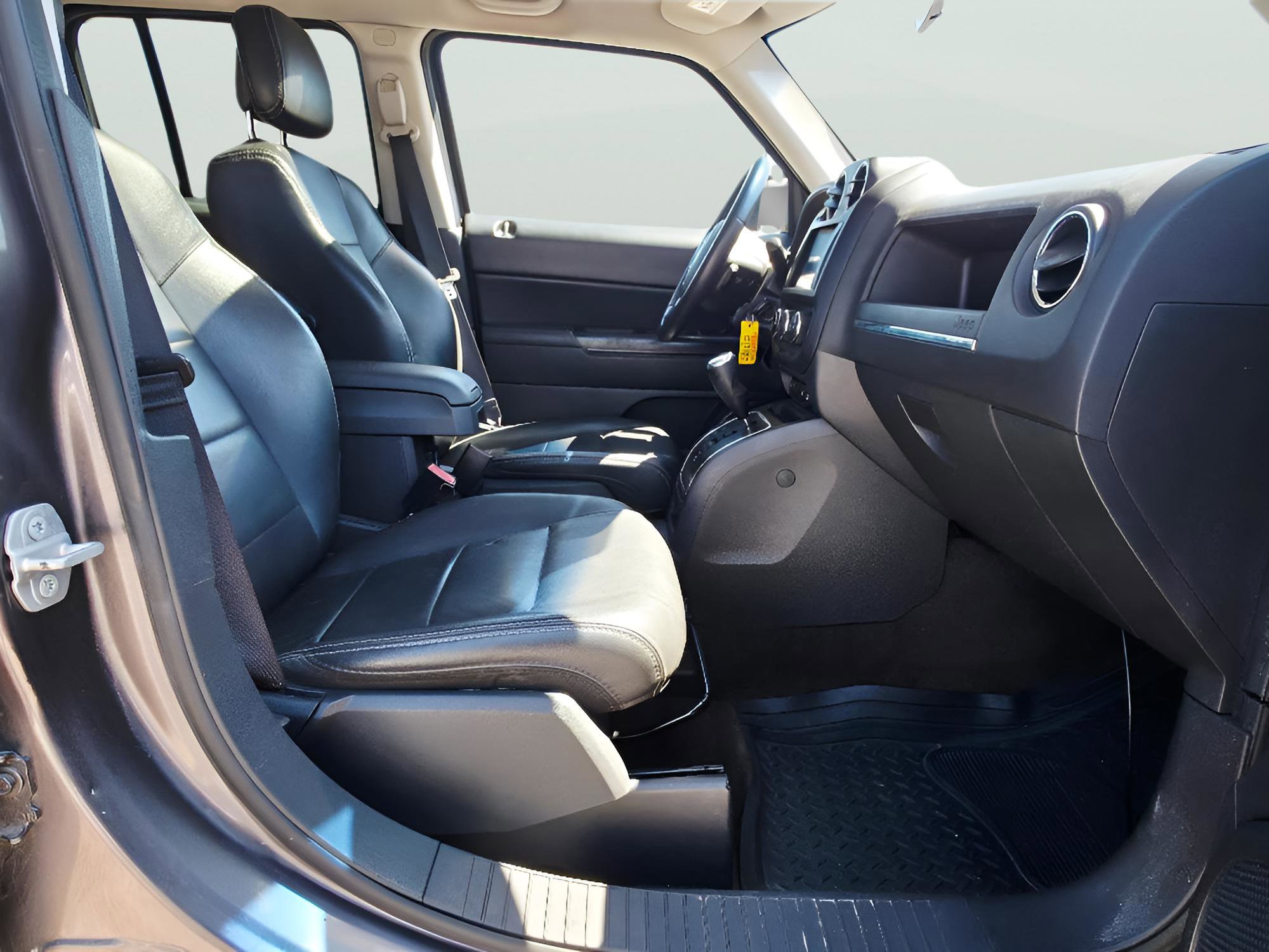 Used 2015 Jeep Patriot High Altitude AWD/4WD image 12