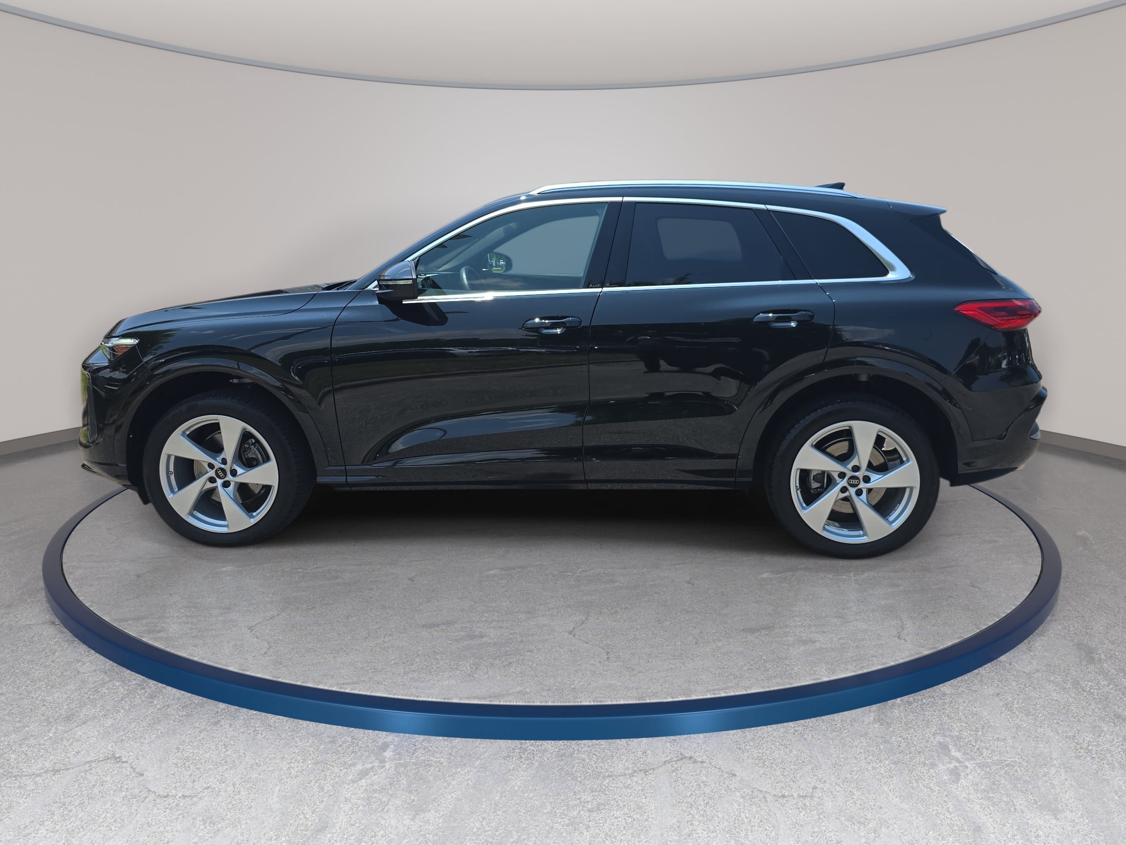 Certified 2025 Audi Q5 Premium Plus w/ Premium Plus AWD/4WD image 5