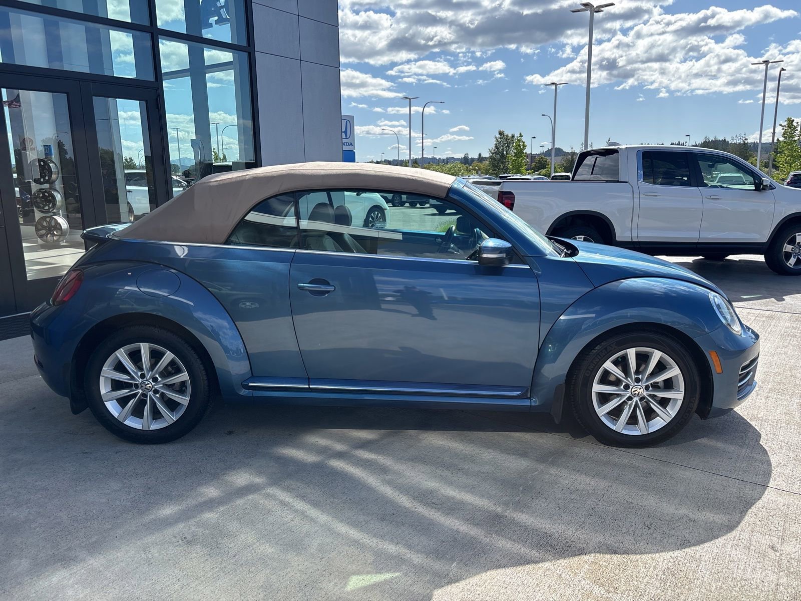 Used 2019 Volkswagen Beetle 2.0T SE FWD image 4