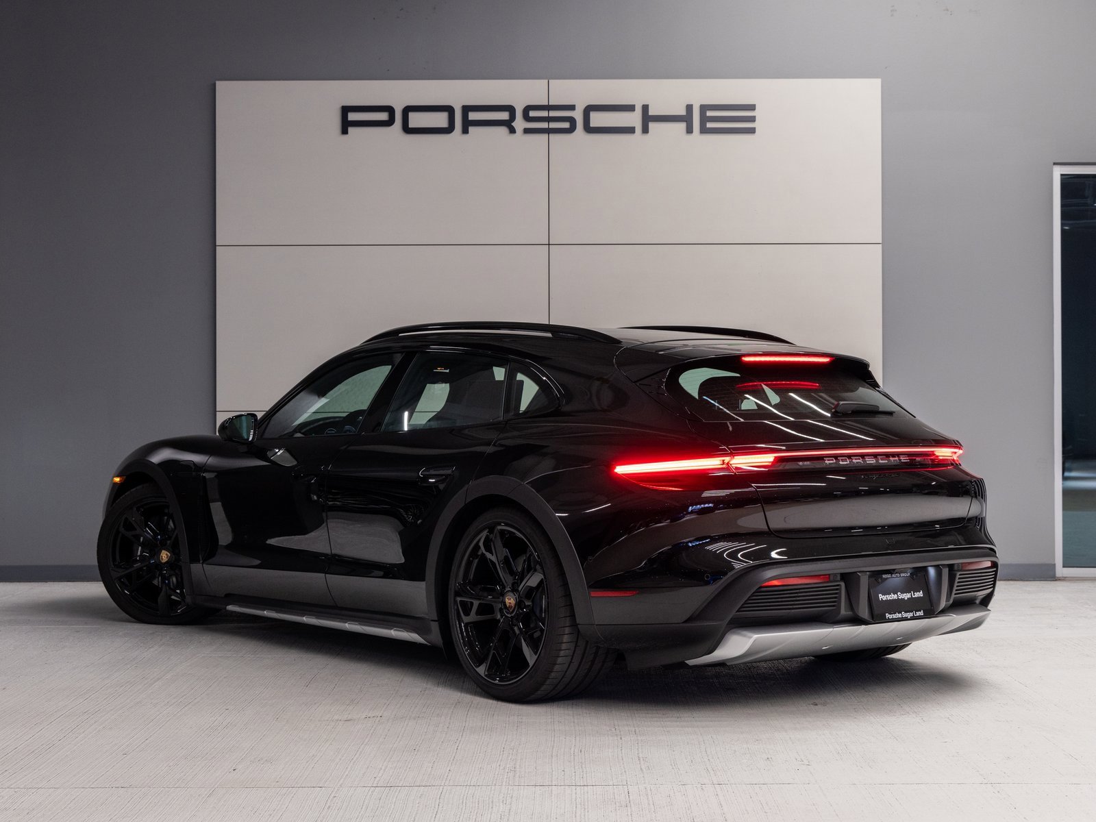 Certified 2025 Porsche Taycan 4 Cross Turismo image 3