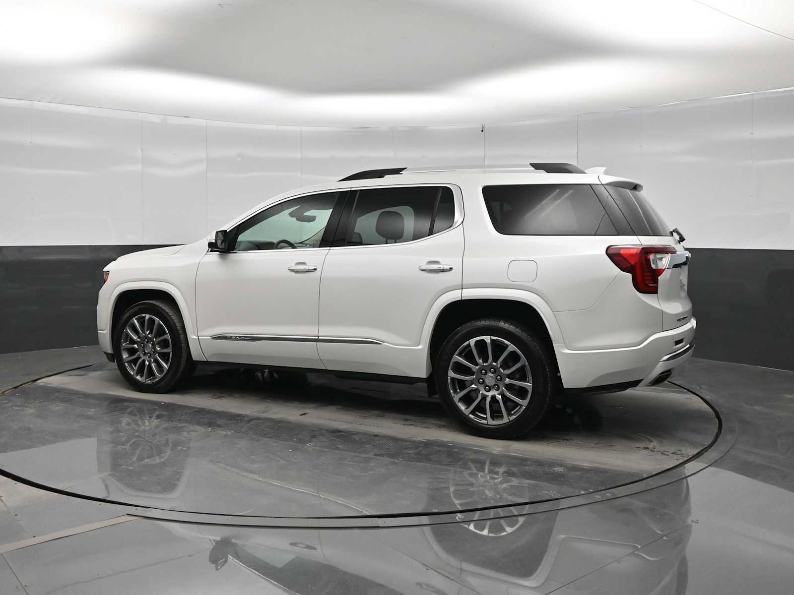 Used 2022 GMC Acadia Denali w/ Denali Ultimate Package AWD/4WD image 5