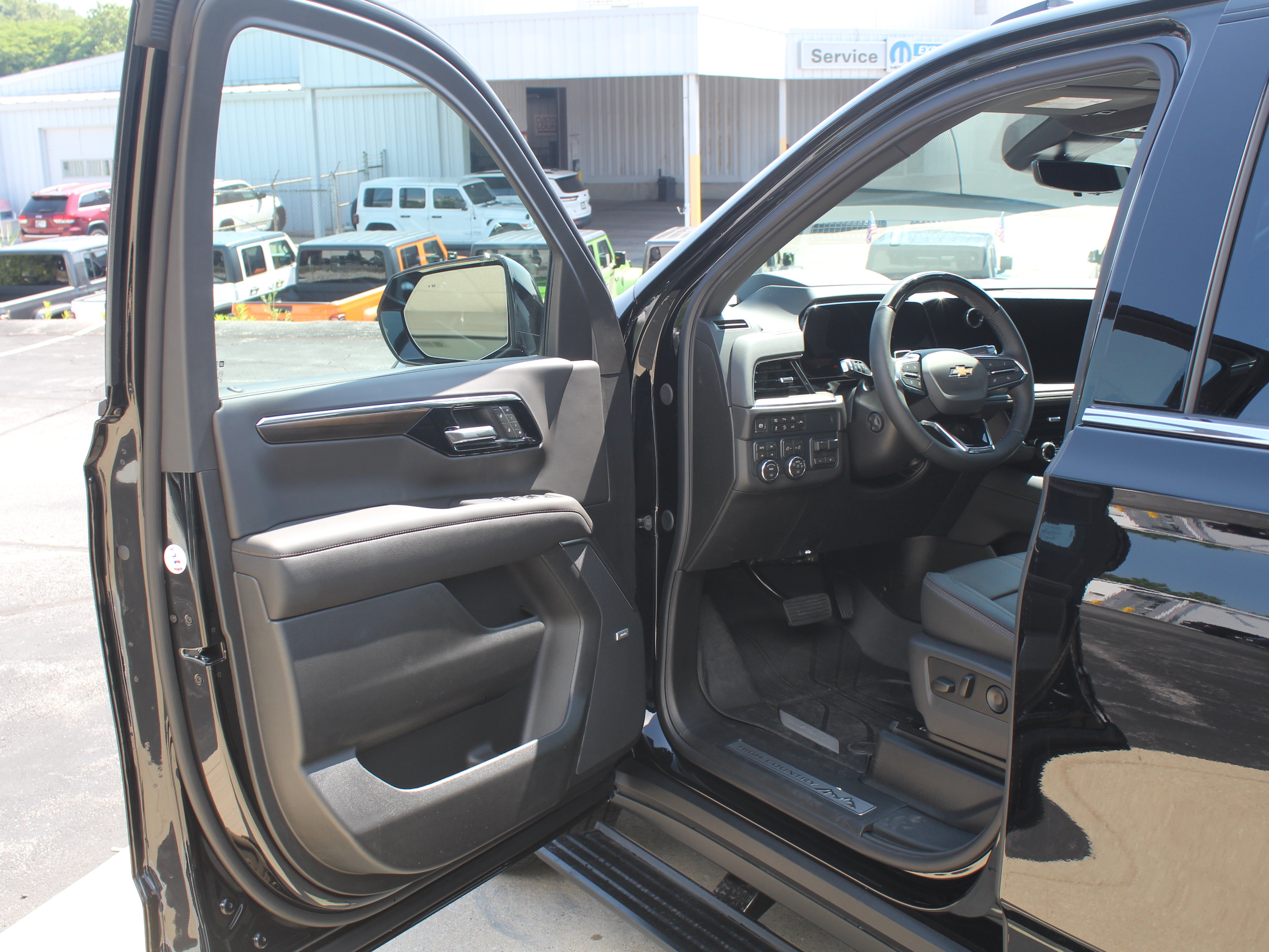 New 2026 Chevrolet Suburban High Country AWD/4WD image 9