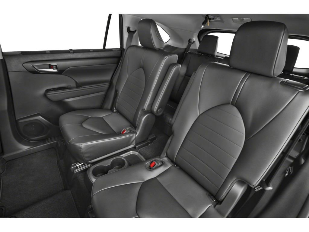 New 2025 Toyota Highlander XLE image 8