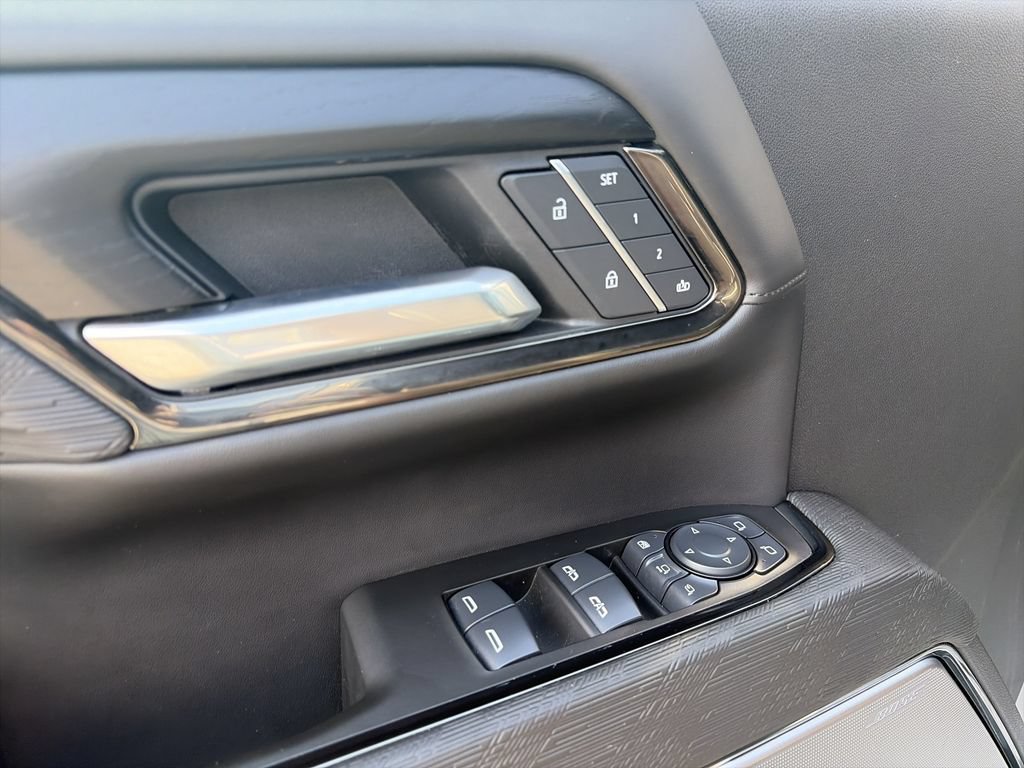 Used 2025 GMC Sierra 2500 AT4X AWD/4WD image 18