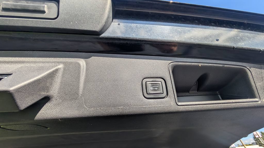 Used 2023 GMC Terrain SLT w/ Infotainment Package II AWD/4WD image 23