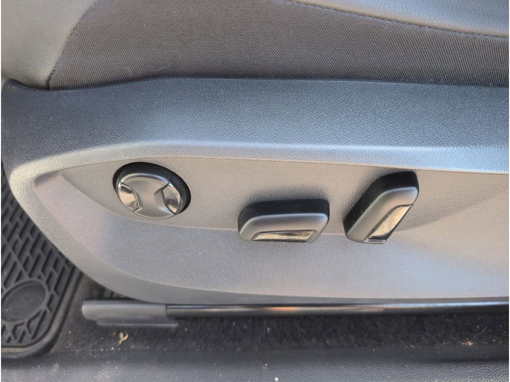 Used 2023 Volkswagen Tiguan SE R-Line image 11