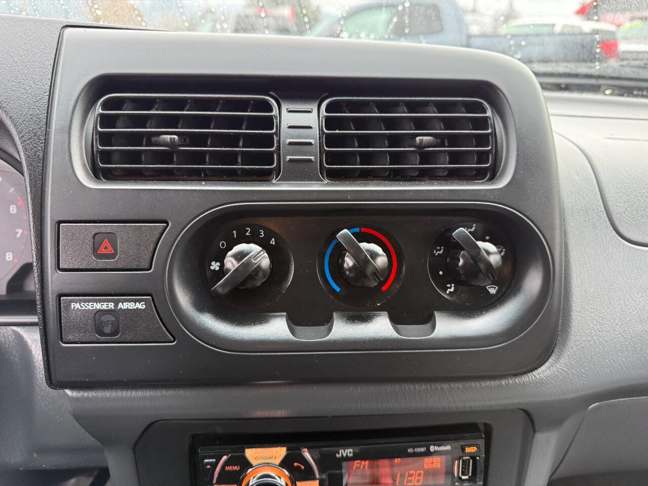 Used 2001 Nissan Frontier XE image 23