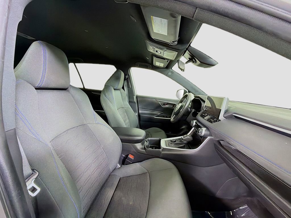 Used 2023 Toyota RAV4 SE image 29