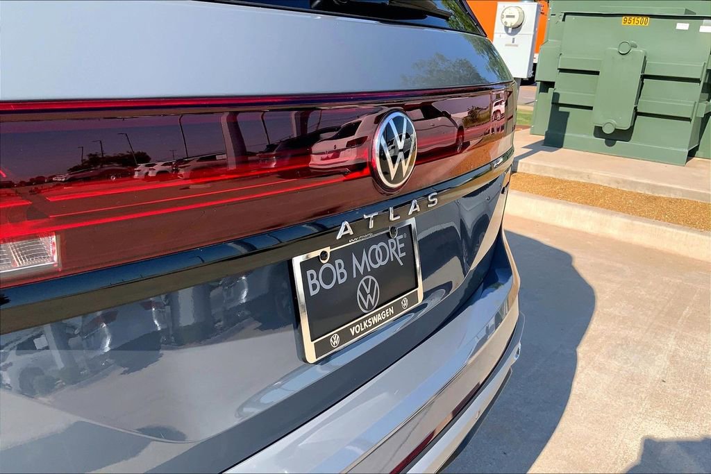 Certified 2025 Volkswagen Atlas Peak Edition SE AWD/4WD image 8
