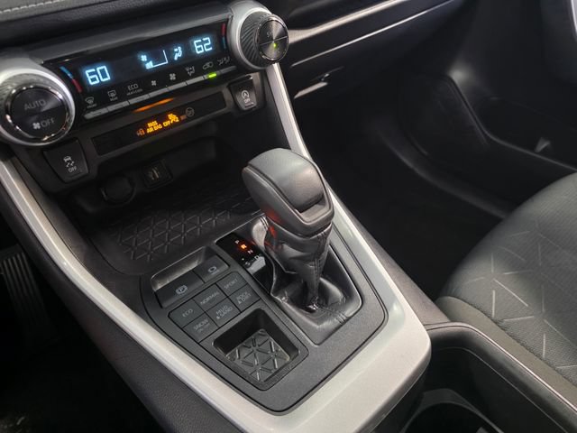 Used 2025 Toyota RAV4 XLE AWD/4WD image 30