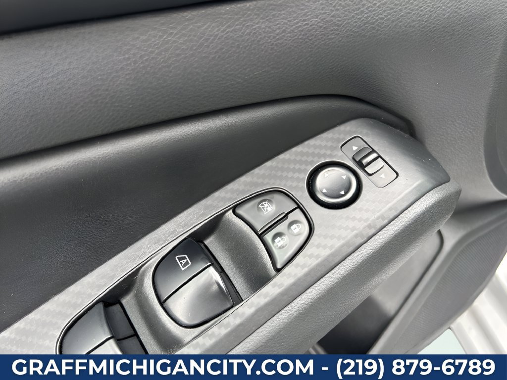 Used 2024 Nissan Altima 2.5 SV FWD image 14