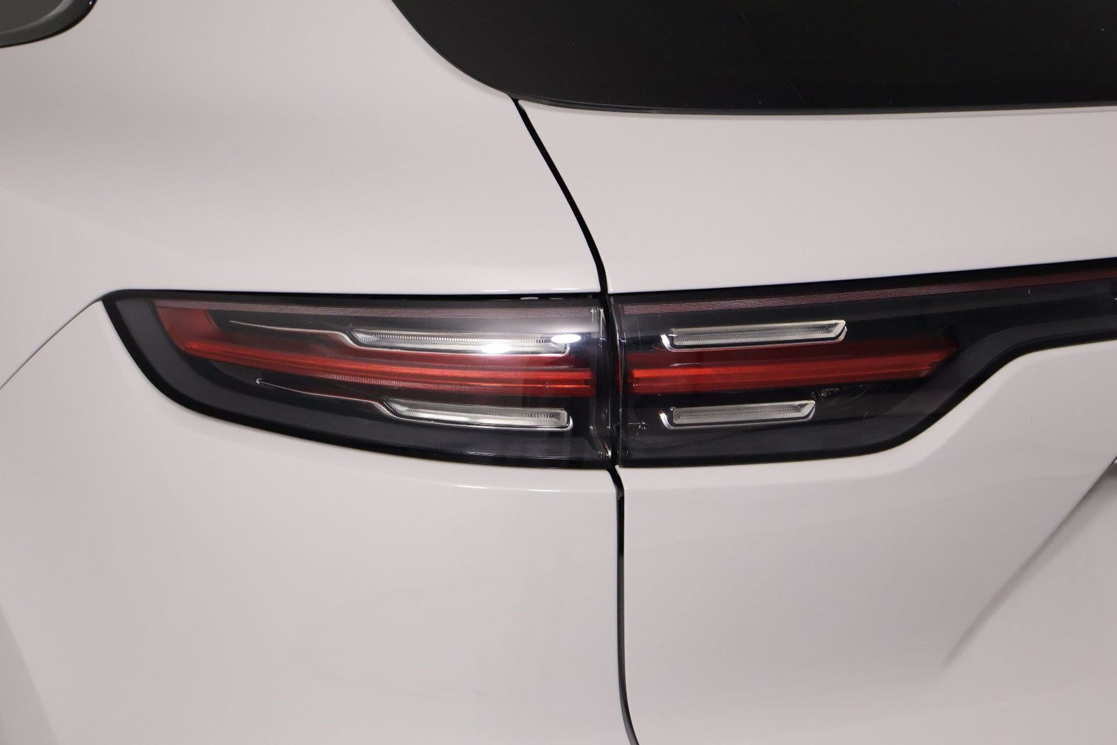 Certified 2023 Porsche Cayenne Platinum Edition AWD/4WD image 21