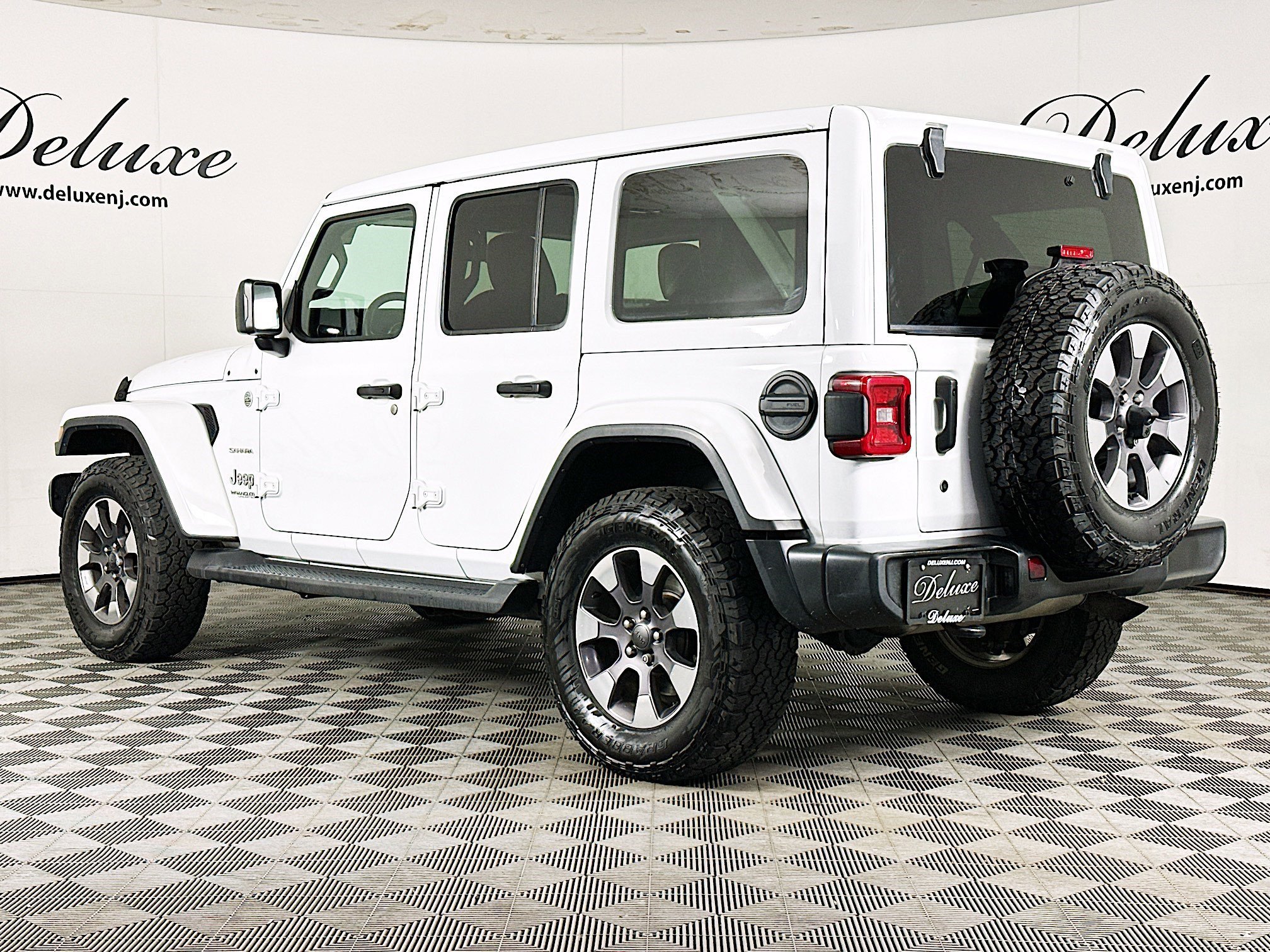 Used 2020 Jeep Wrangler Unlimited Sahara w/ LED Lighting Group AWD/4WD image 4
