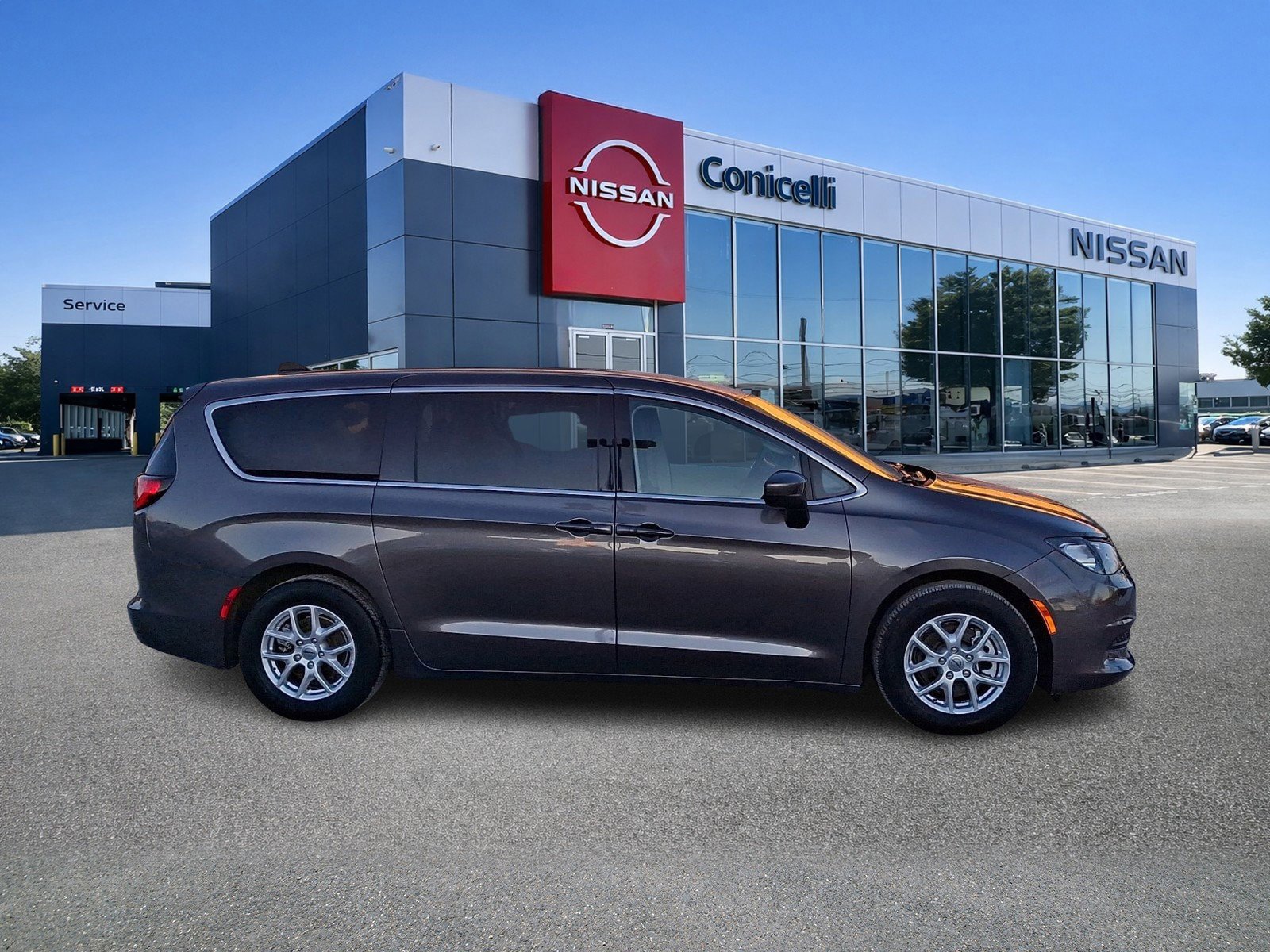Used 2023 Chrysler Voyager LX FWD image 7