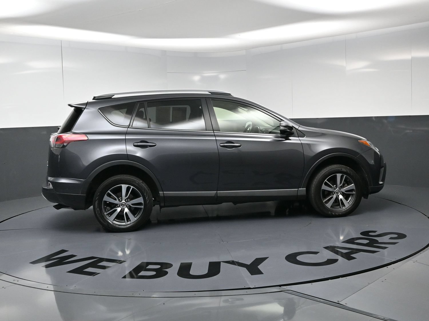 Used 2018 Toyota RAV4 XLE AWD/4WD image 10
