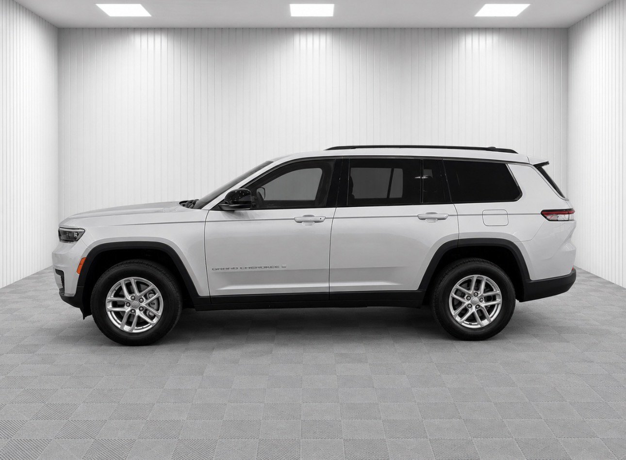 Used 2025 Jeep Grand Cherokee L Laredo RWD image 7