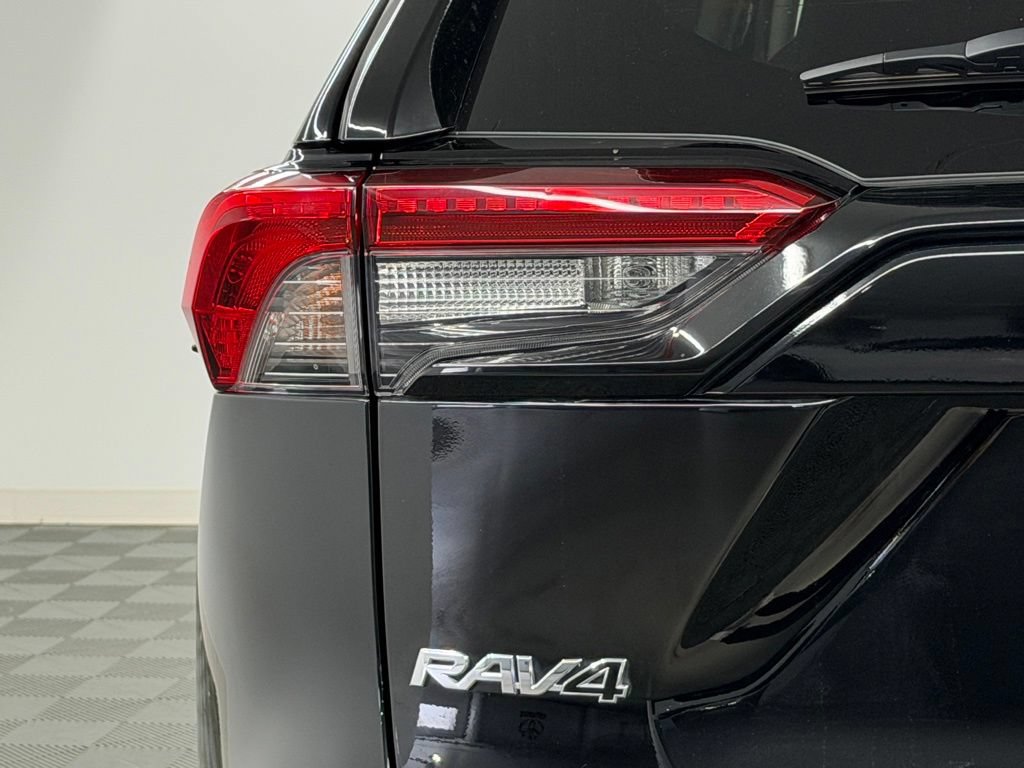 Used 2021 Toyota RAV4 XLE w/ Carpet Mat Package (TMS) AWD/4WD image 13