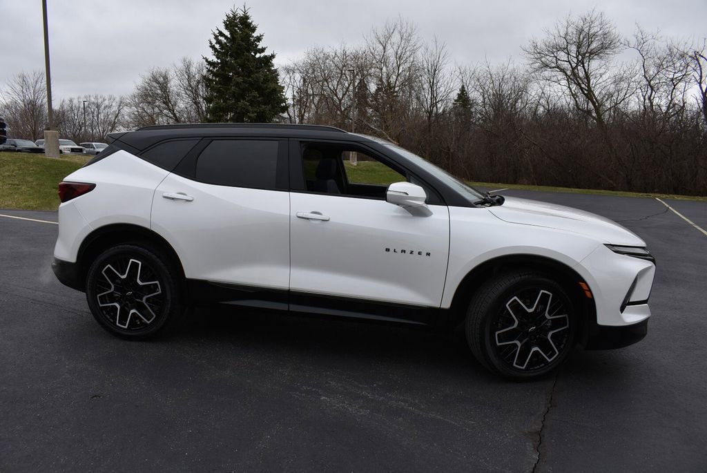 Used 2023 Chevrolet Blazer RS w/ Driver Confidence II Package AWD/4WD image 4